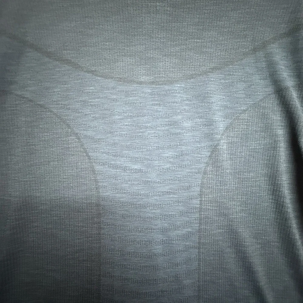 Under‎ Armour Seamless Tee XXL Blue HeatGear Shirt Mens Small Hole